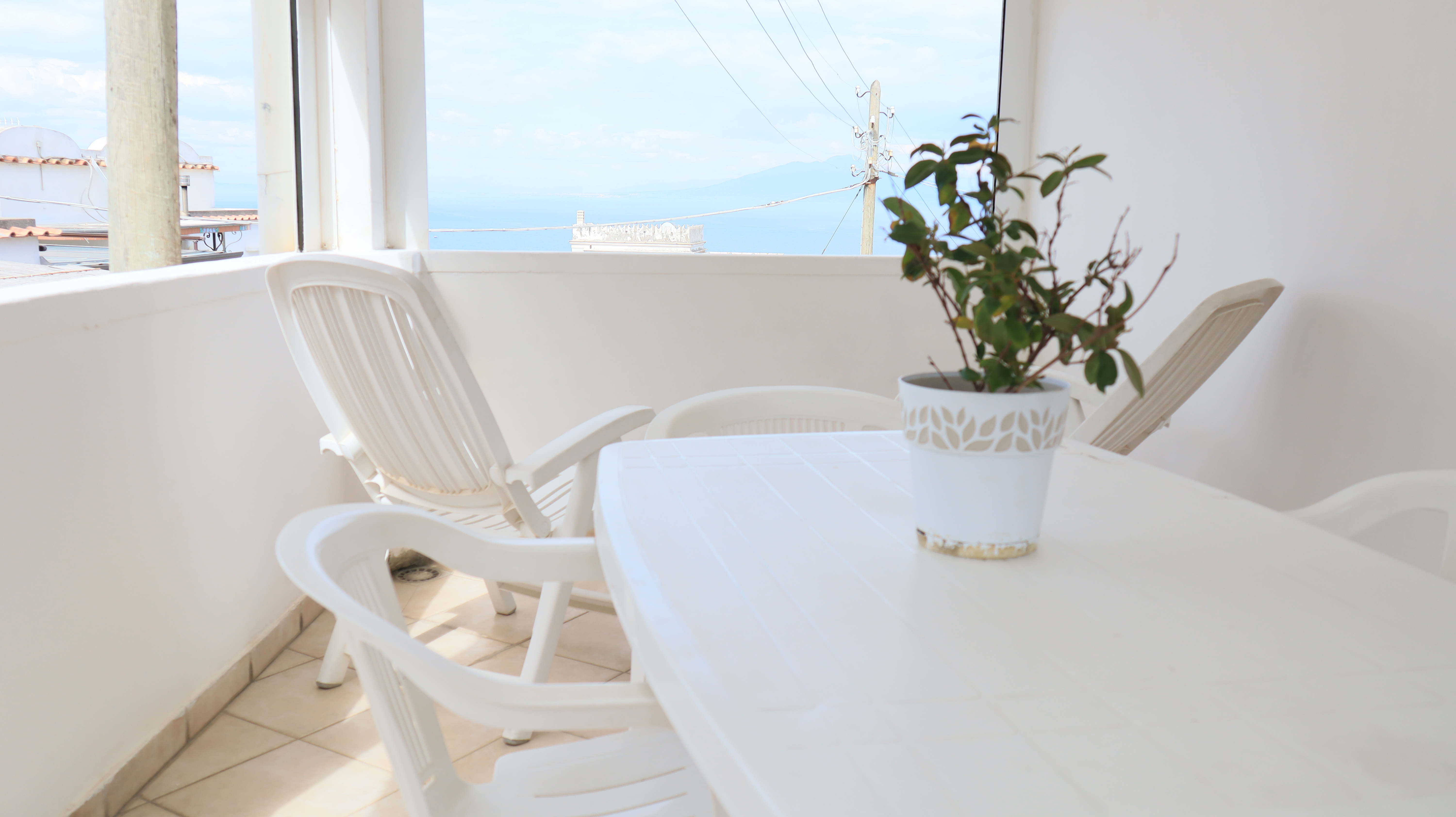 Terrazzino con vista mare