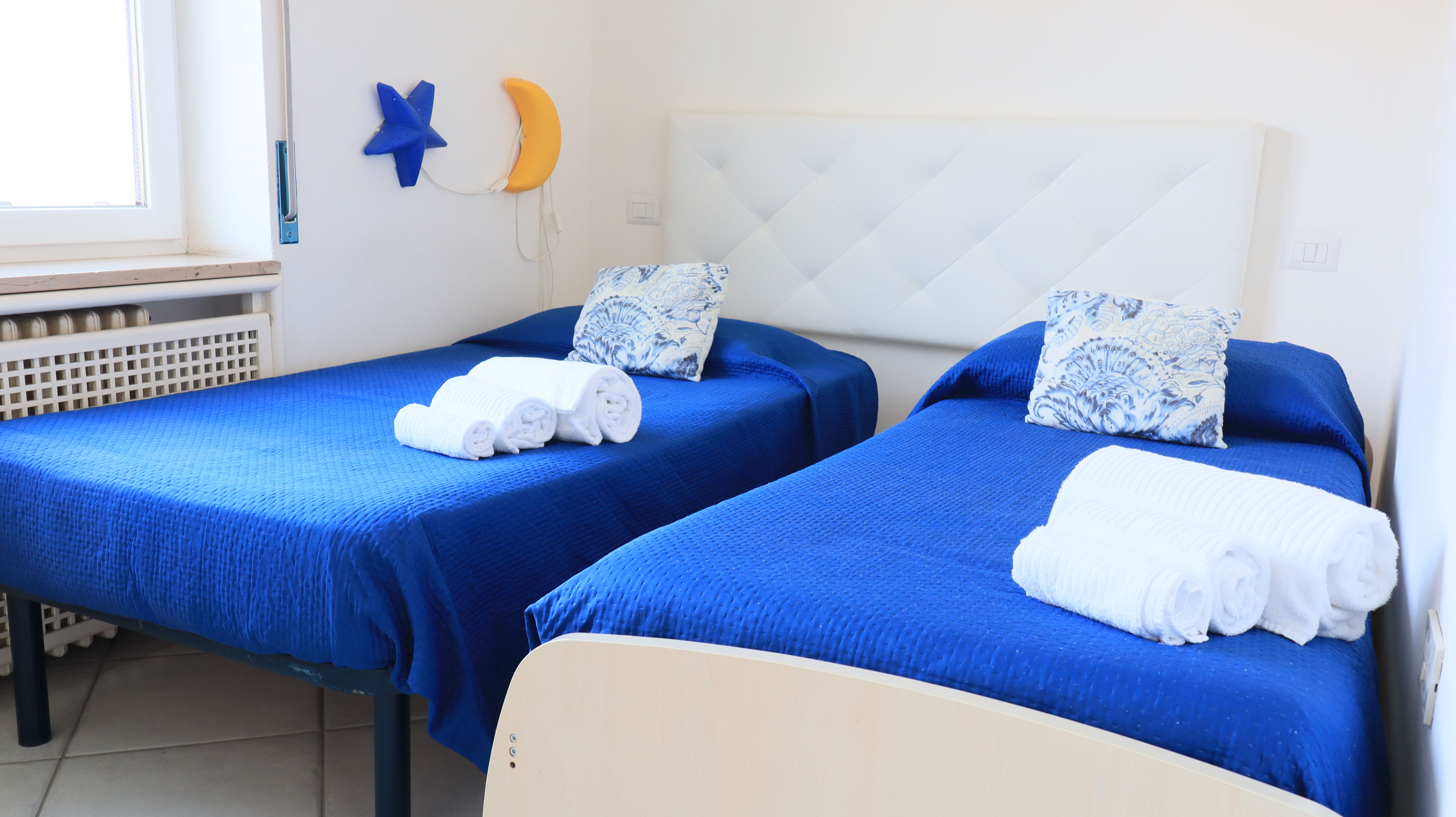 Camera con due letti singoli